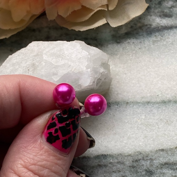 🎈Sale 🎈2 for $10 NWOT bright pink medium ball post earrings color boost 🌈🌈 - Picture 5 of 5